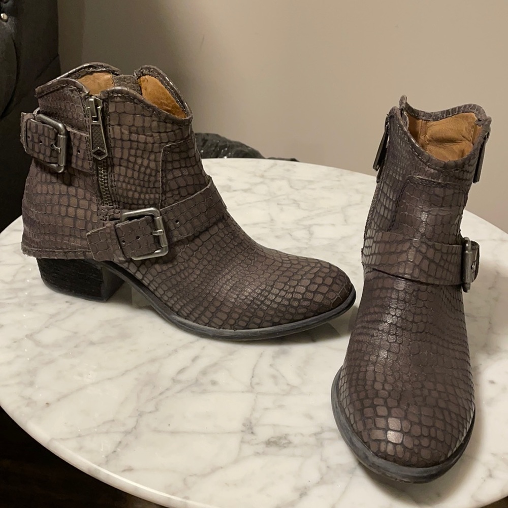 Donald Pliner 6 1/2 gray western boot